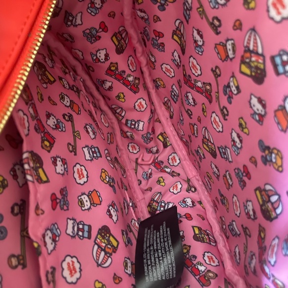 Hello Kitty Ferris Wheel Crossbody Bag - Red and White - Picture 7 of 7